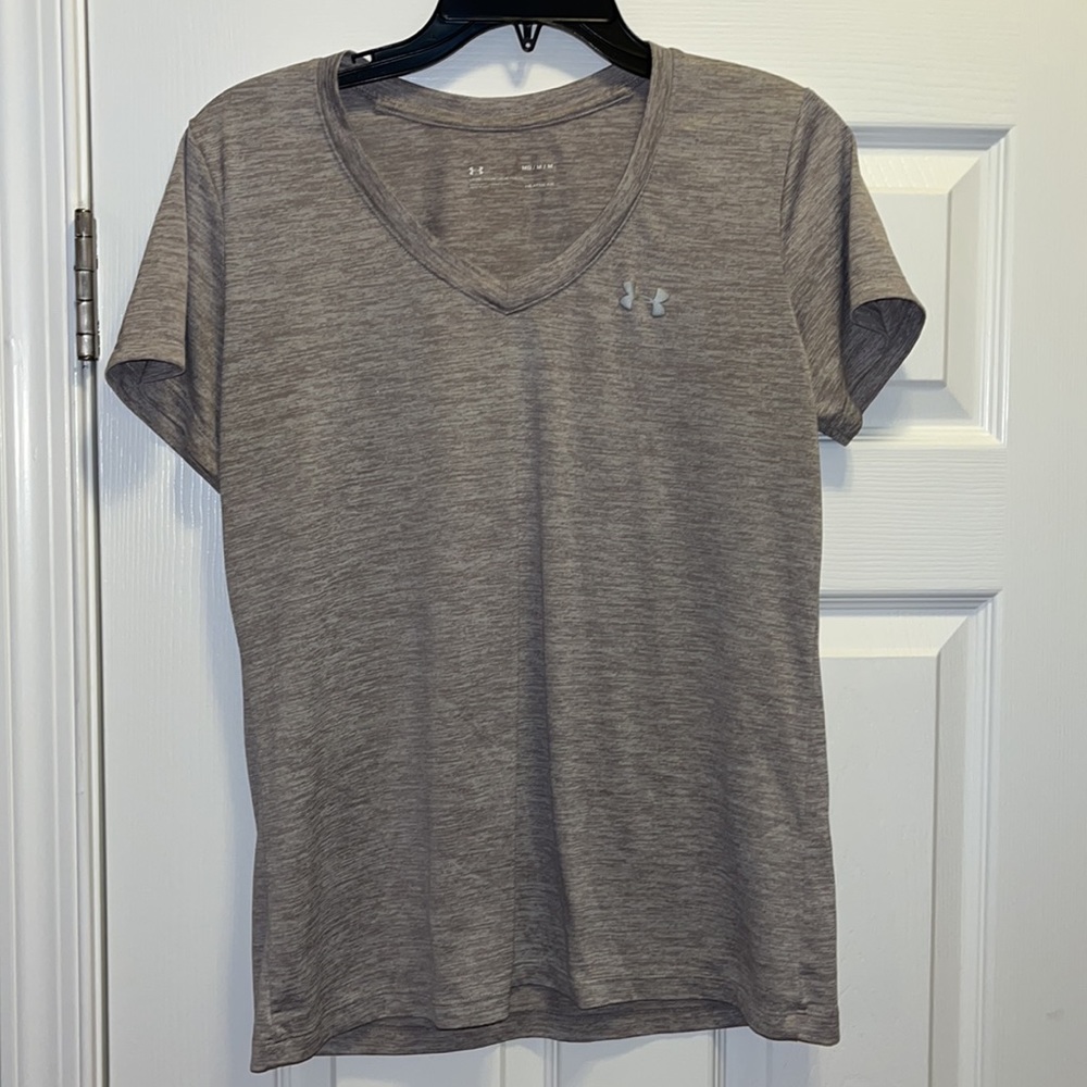 ⭐️Underarmor vneck - Picture 2 of 9